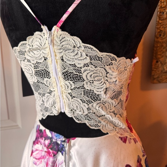 Stunning City Studio Multicolor Floral Gown size 7 P Femme NWT - Picture 7 of 15